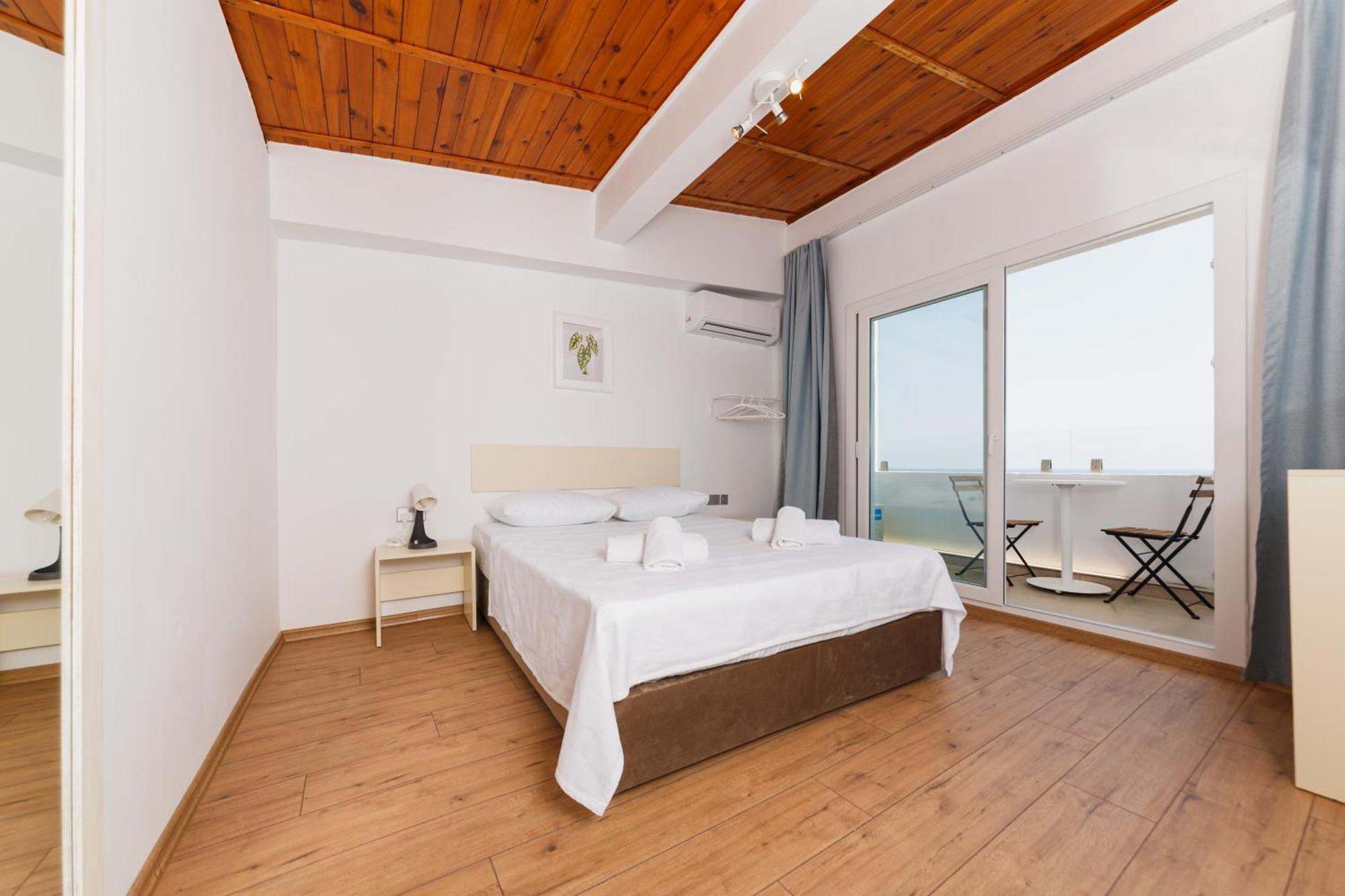 Azure Bay Hotel Agia Varvara Exterior photo