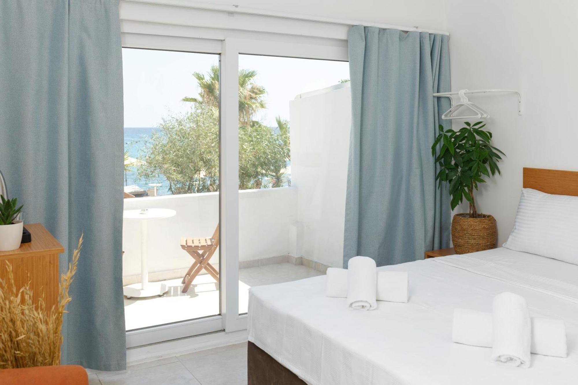 Azure Bay Hotel Agia Varvara Exterior photo