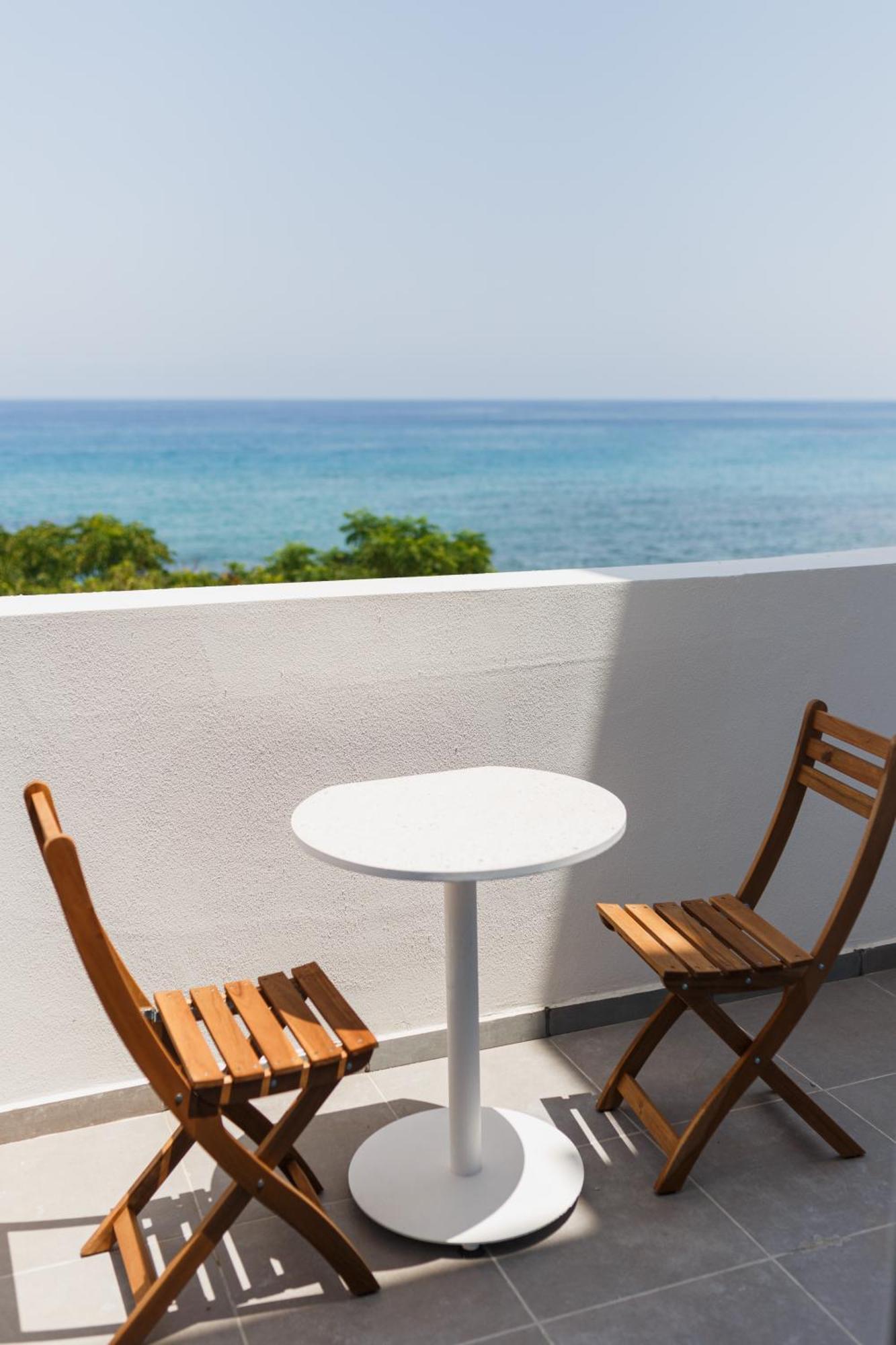 Azure Bay Hotel Agia Varvara Exterior photo