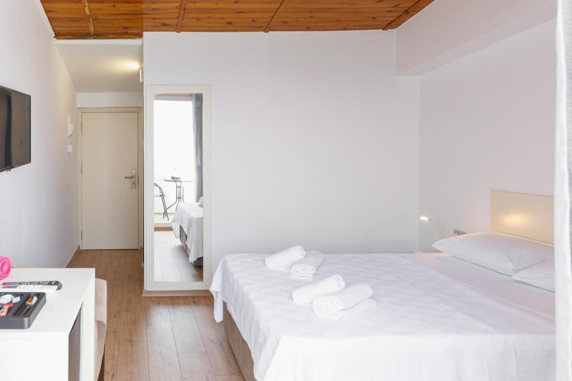 Azure Bay Hotel Agia Varvara Exterior photo