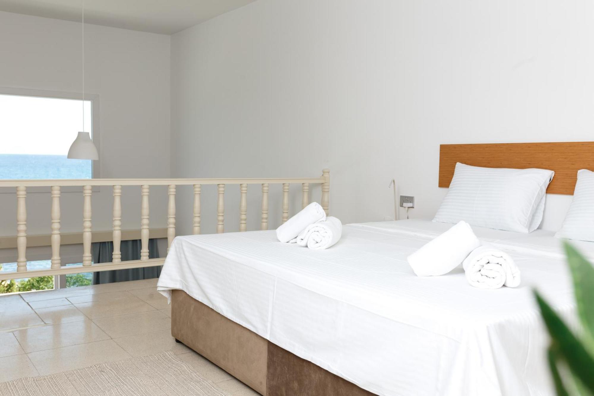 Azure Bay Hotel Agia Varvara Exterior photo