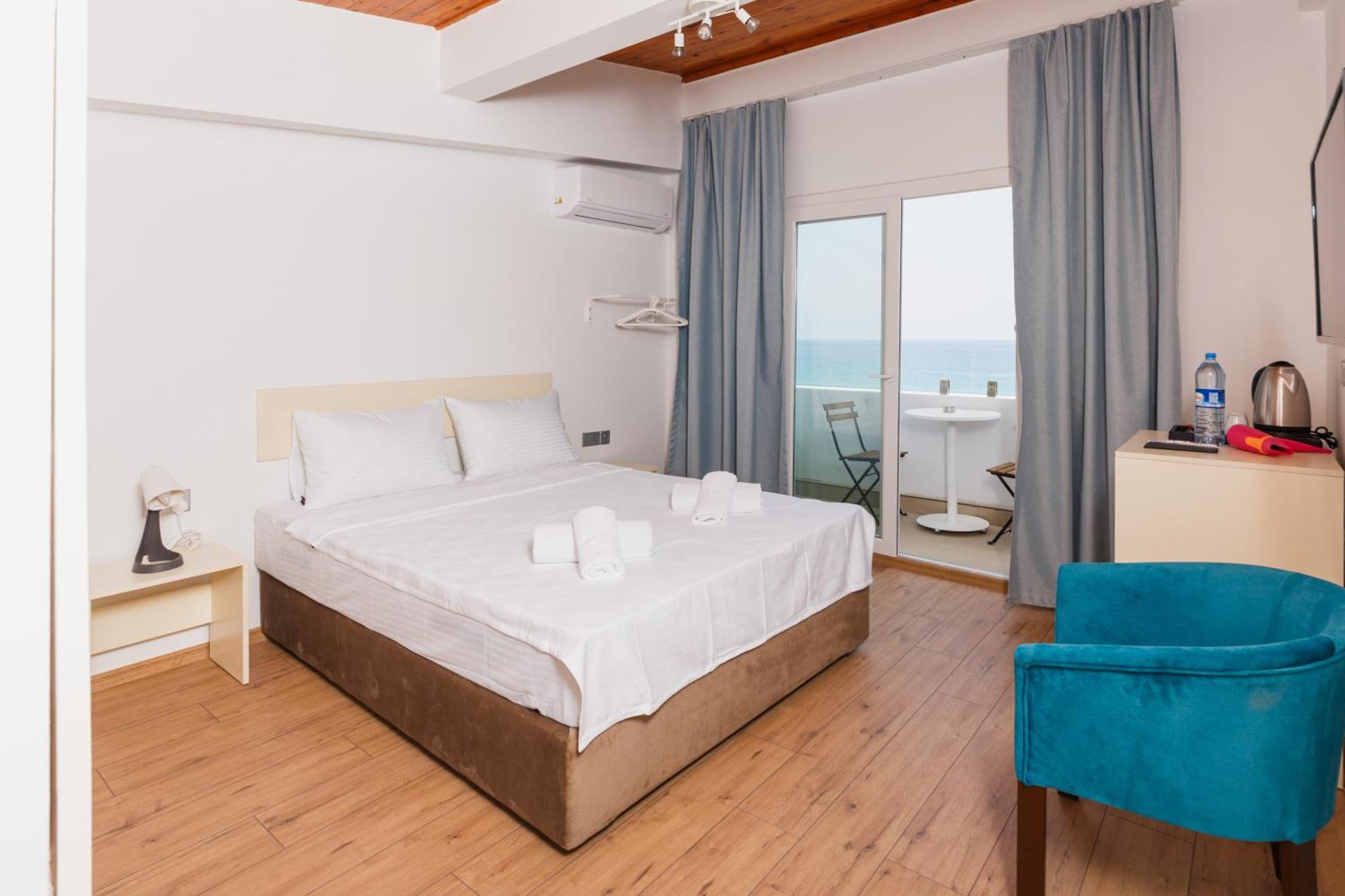 Azure Bay Hotel Agia Varvara Exterior photo