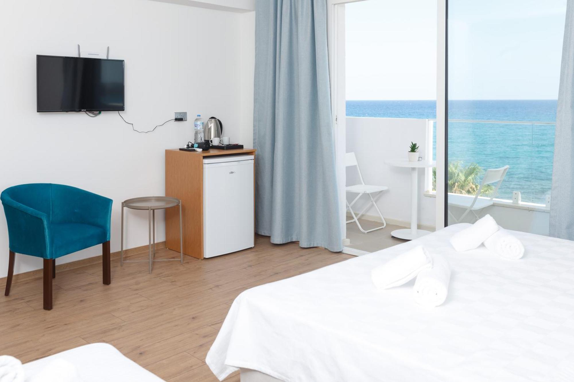 Azure Bay Hotel Agia Varvara Exterior photo