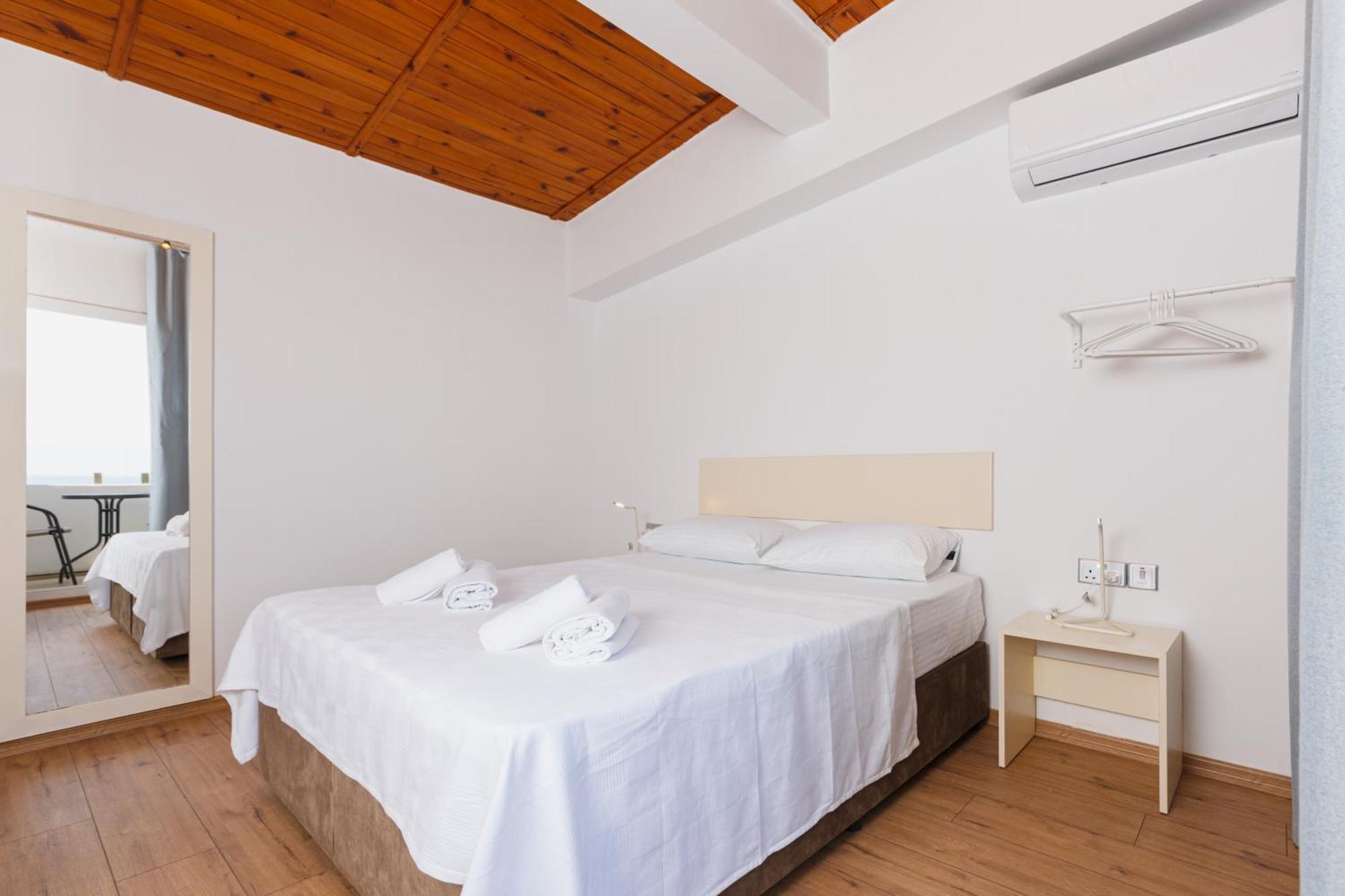 Azure Bay Hotel Agia Varvara Exterior photo