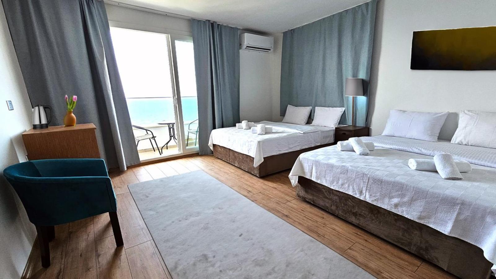 Azure Bay Hotel Agia Varvara Exterior photo