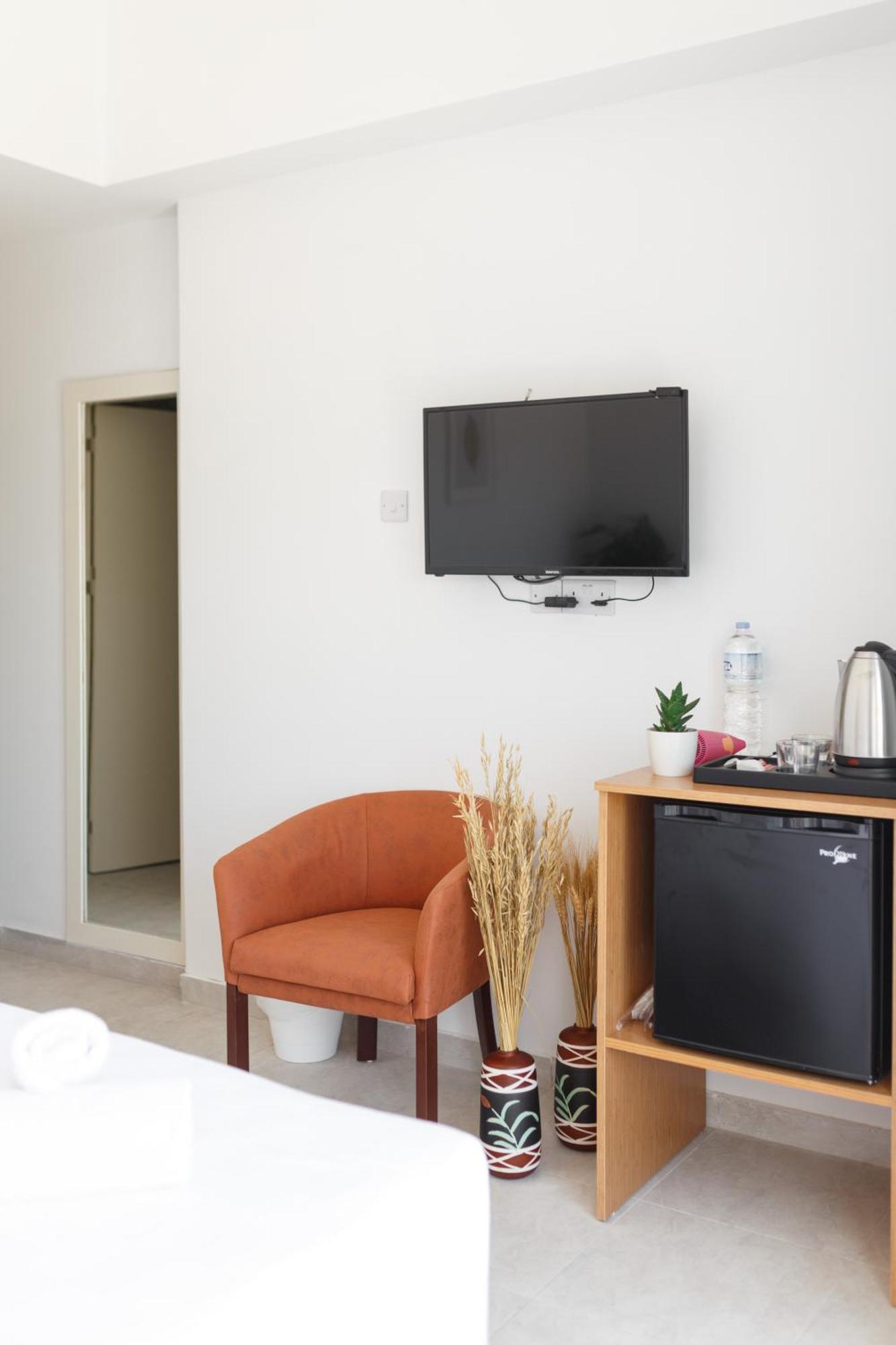 Azure Bay Hotel Agia Varvara Exterior photo