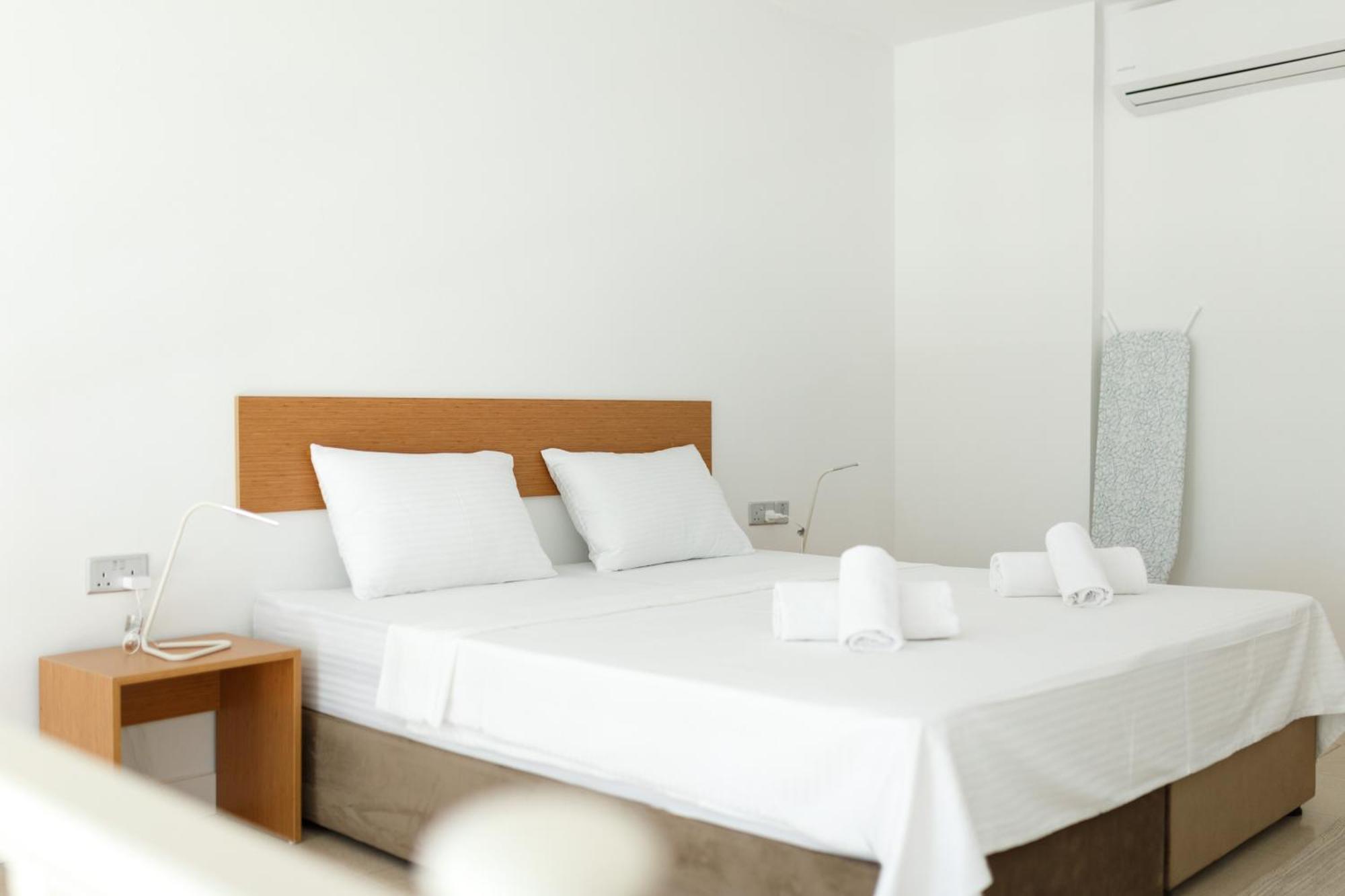 Azure Bay Hotel Agia Varvara Exterior photo
