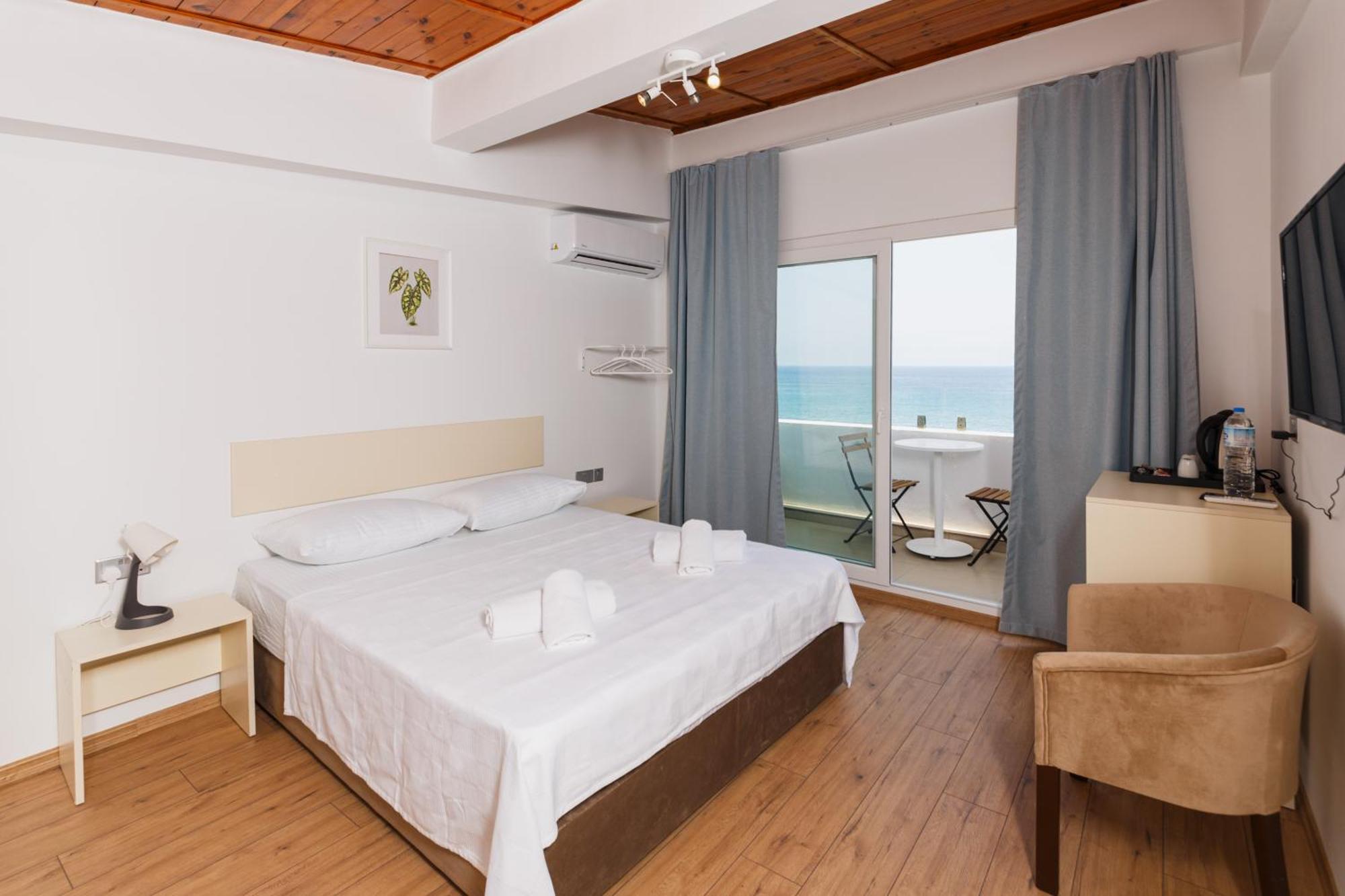 Azure Bay Hotel Agia Varvara Exterior photo