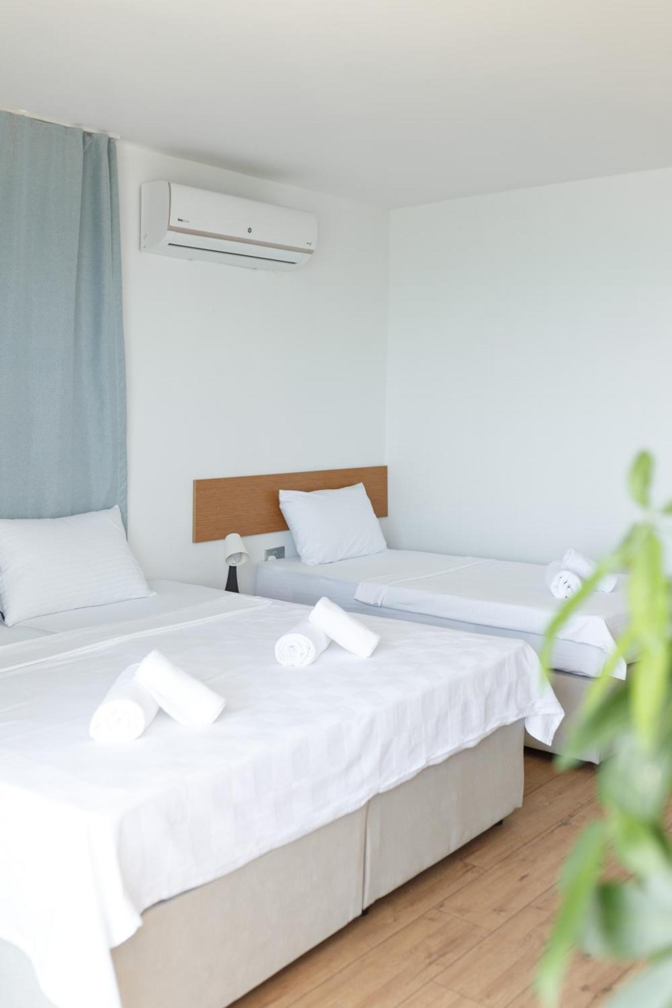 Azure Bay Hotel Agia Varvara Exterior photo